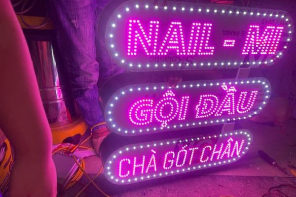 Thi công biển vẫy nail hộp đèn led giá rẻ