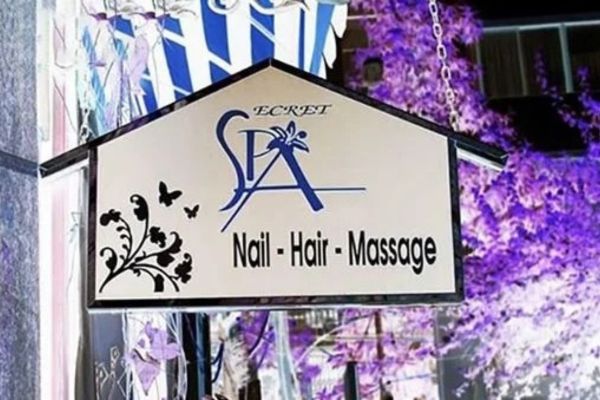Làm biển vẫy nail theo yêu cầu