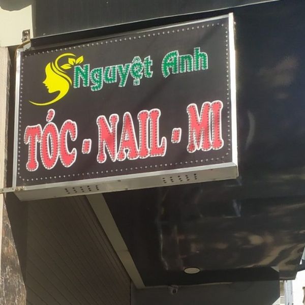 Biển vẫy nail hộp đèn Nguyệt Anh