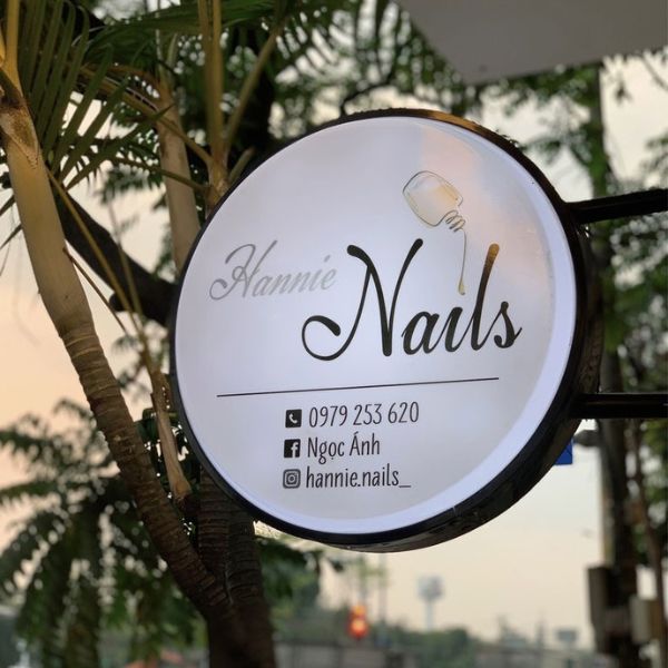 Biển vẫy nail Hannie hộp đèn