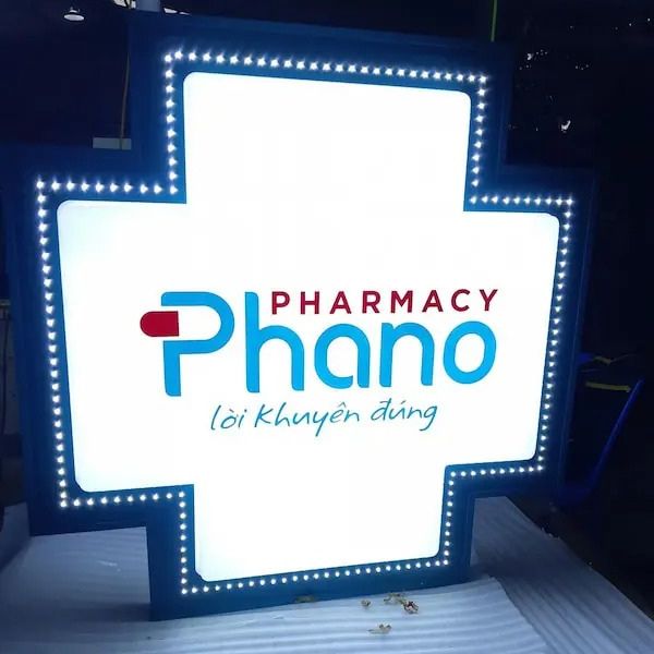 Làm bảng hiệu hộp đèn giá rẻ, trọn gói