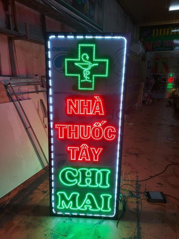 Biển vẫy nh&agrave; thuốc t&acirc;y đ&egrave;n LED Chi Mai