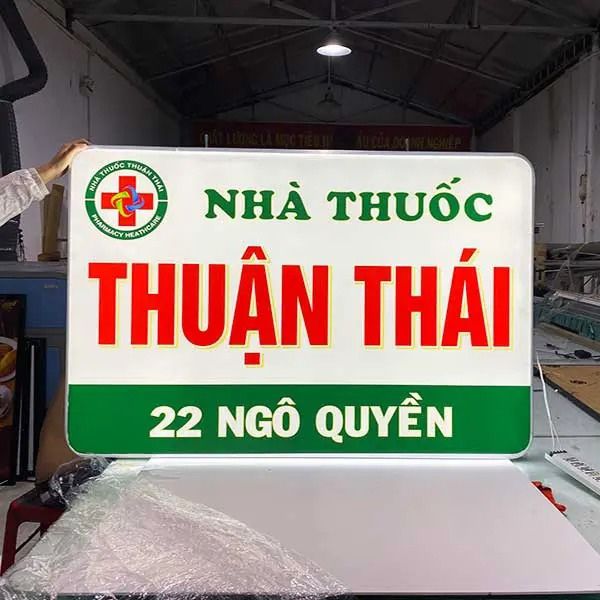Biển vẫy nh&agrave; thuốc t&acirc;y Thuận Th&aacute;i h&igrave;nh chữ nhật bo g&oacute;c