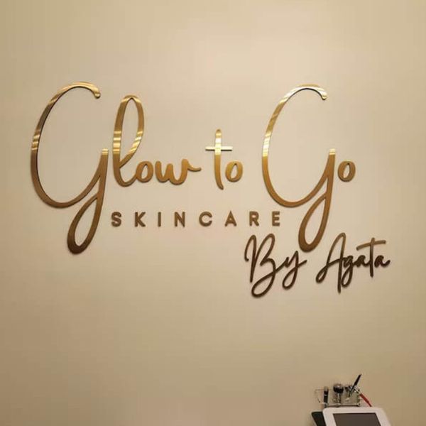 Chữ nổi alu gương vàng cửa hàng Skin Care