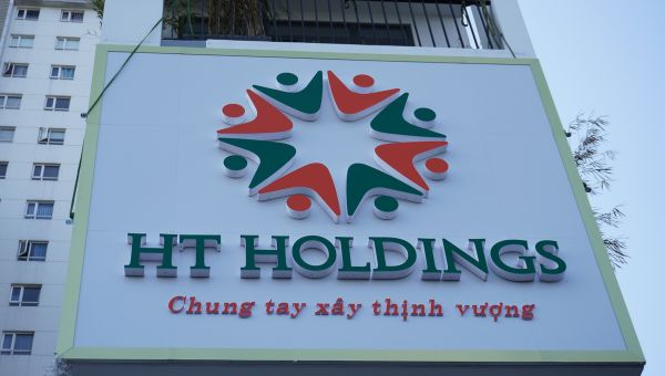 Làm bảng hiệu chữ nổi mica công ty HT Holdings phường Tây Thạnh