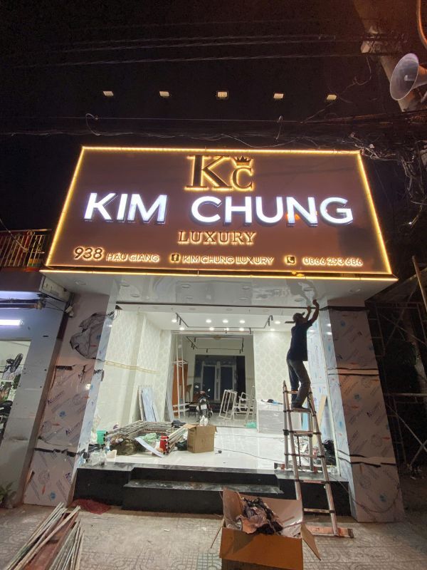 L&agrave;m bảng hiệu quảng c&aacute;o B&igrave;nh T&acirc;n hộp đ&egrave;n nổi bật