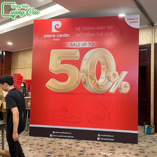 Mẫu backdrop chương trình sale 50% của thương hiệu pierre cardin tại quận 4