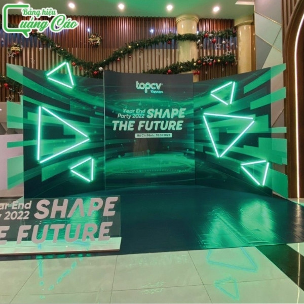 Mẫu backdrop ấn tượng, nổi bật tiệc year end party của TOP CV tại quận 4