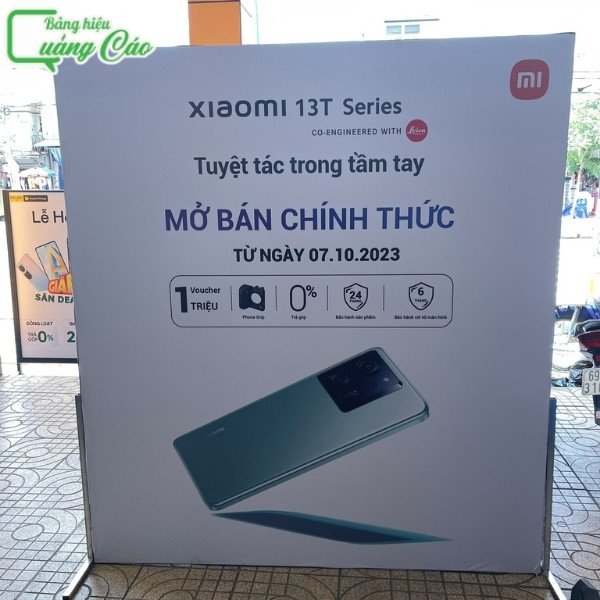 Mẫu backdrop giới thiệu sản phẩm mới của Thế Giới Di Động tại quận 4