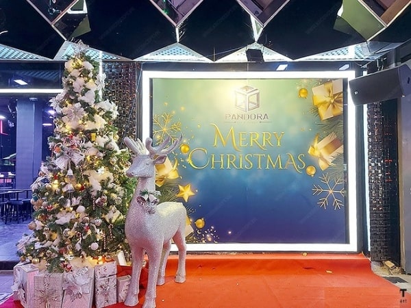 Mẫu backdrop giáng sinh tại quán ăn, nhà hàng