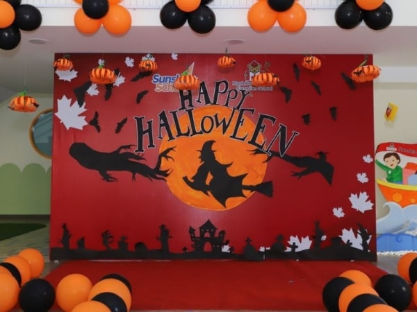 Mẫu backdrop Halloween tại trường mầm non