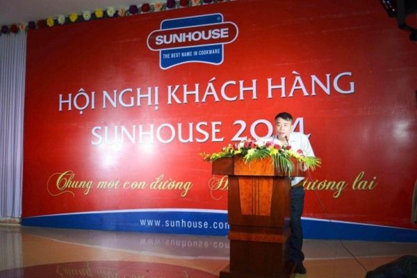 Làm backdrop hội nghị khách hàng 2024