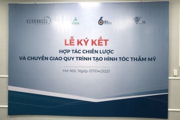 Backdrop lễ ký kết hợp tác chiến lược thẩm mỹ