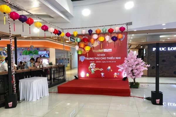 Mẫu backdrop Trung Thu trưng bày ở trung tâm thương mại