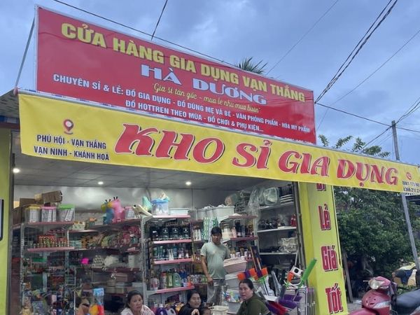 Bảng hiệu cửa hàng gia dụng Vạn Thắng