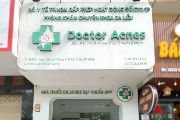 Bảng hiệu phòng khám da liễu Doctor Acnes