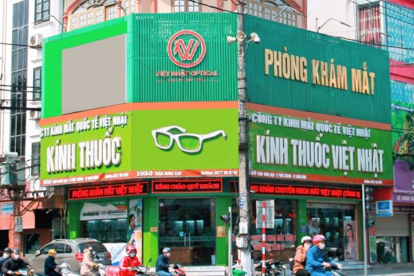 Bảng hiệu phòng khám mắt Việt Nhật