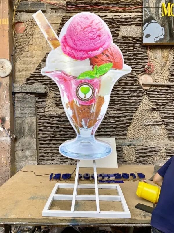 Thiết kế hộp đèn ly trà sữa, quán kem