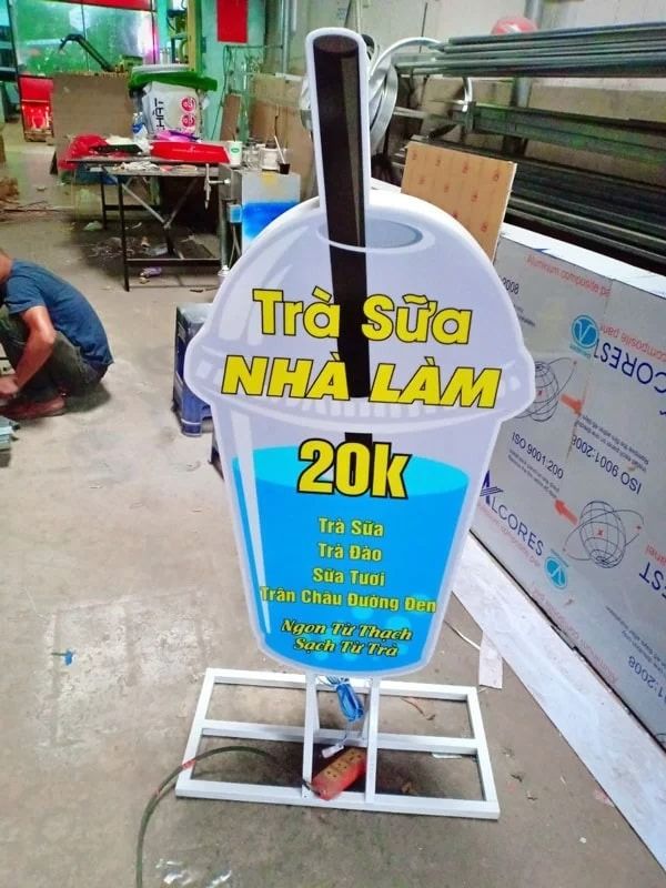 Bảng hiệu hộp đèn ly trà sữa nhà làm giá rẻ