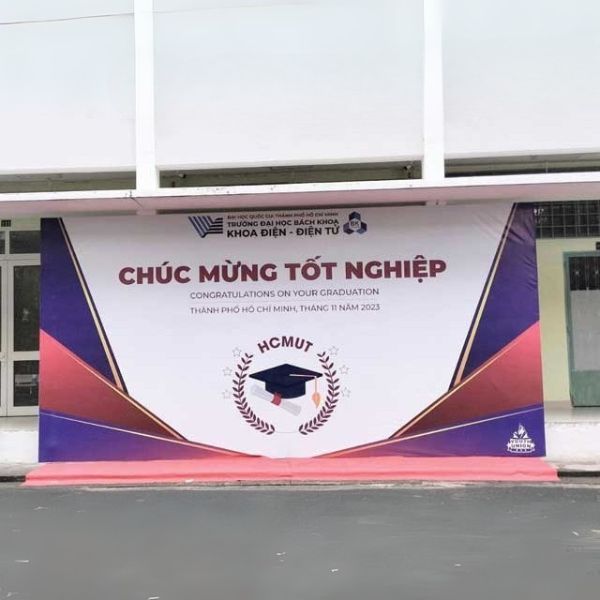 Backdrop lễ tốt nghiệp in bạt Hiflex giá rẻ
