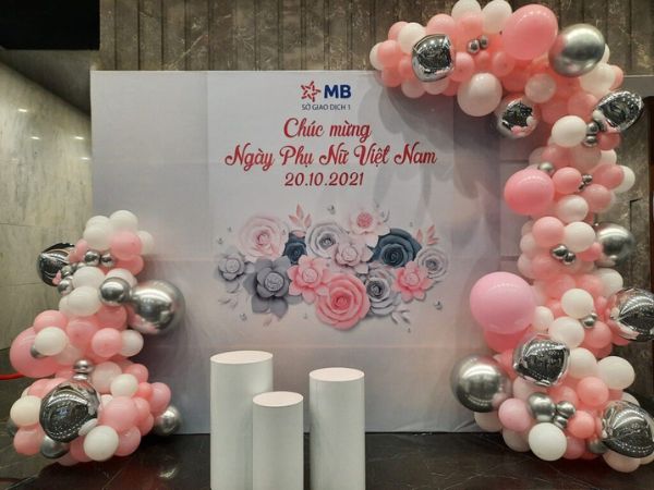 Mẫu backdrop 20-10 ngân hàng MBBank