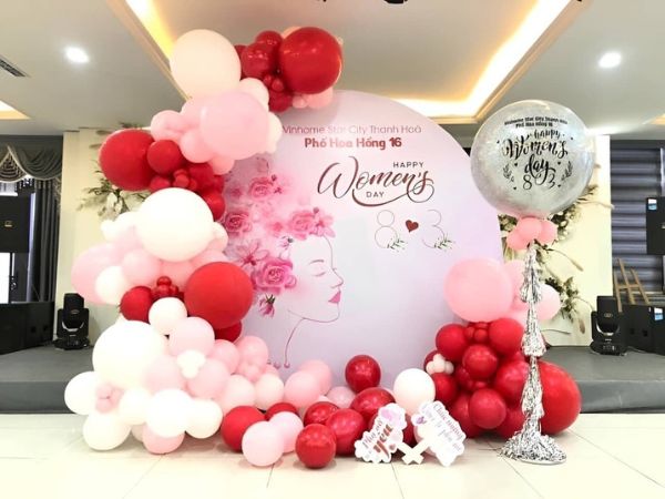 Mẫu backdrop 20-10 tại Vinhome City