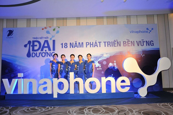 Mẫu backdrop kỷ niệm thành lập công ty đơn giản, đẹp mắt