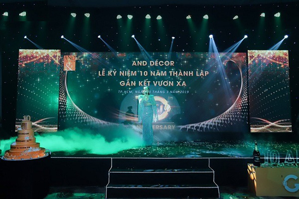 Mẫu backdrop kỷ niệm thành lập công ty khu vực sân khấu chính