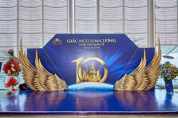 Mẫu background, backdrop kỷ niệm thành lập công ty ấn tượng