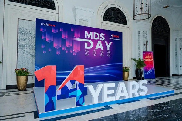 Mẫu backdrop kỷ niệm thành lập công ty khu vực check in