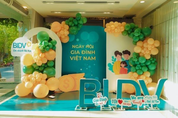 Mẫu backdrop ngày hội gia đinh của ngân hành BIDV