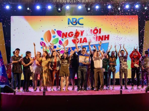 Mẫu background, backdrop ngày hội gia đình ấn tượng