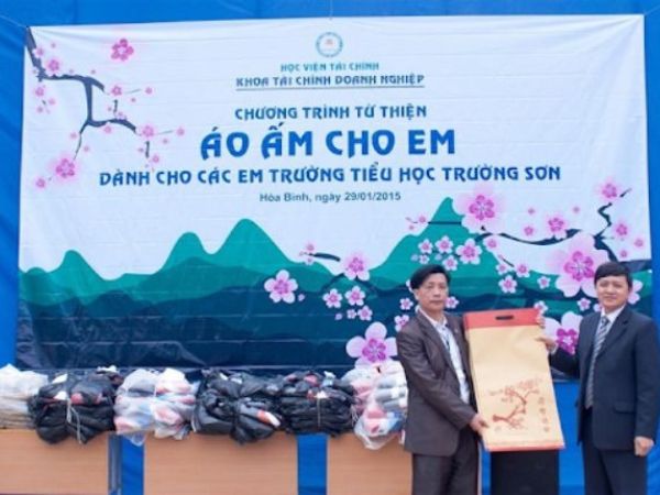 Mẫu backdrop từ thiện Áo ấm cho em ý nghĩa