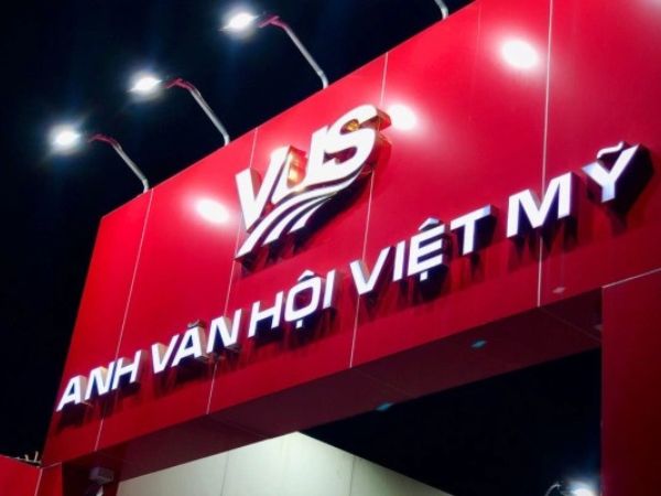 Mẫu bảng hiệu alu trung tâm anh ngữ Việt - Mỹ