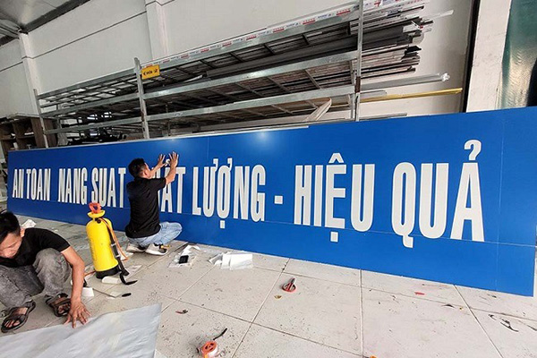 Thi công biển alu dán decal