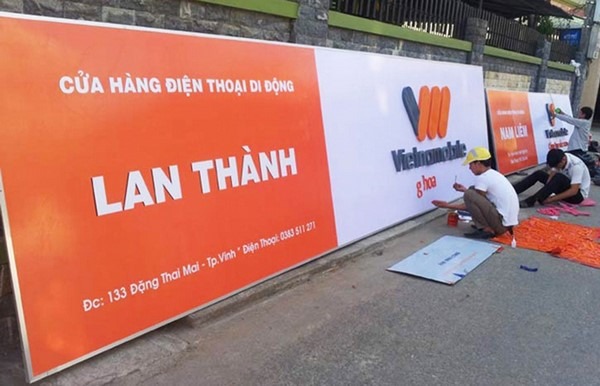 Làm bảng hiệu alu dán decal TPHCM