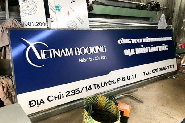 Thi công bảng hiệu alu dán decal giá rẻ