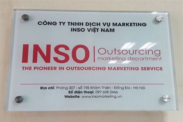 Mẫu bảng hiệu mica dán decal công ty INSO