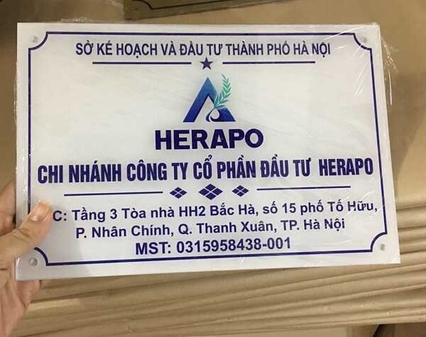Mẫu bảng hiệu mica dán decal công ty