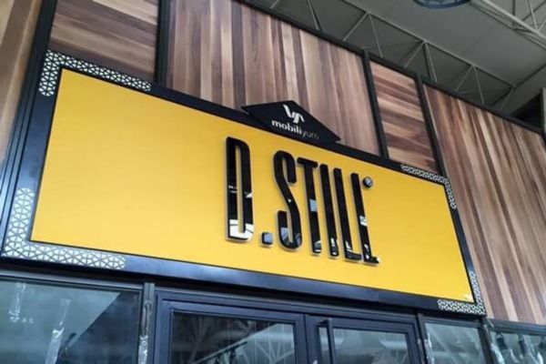 Làm bảng hiệu Alu chữ nổi mica D.Still