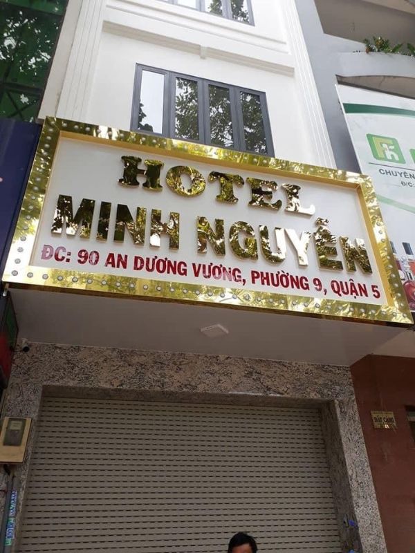Biển hiệu Alu gương vàng Hotel