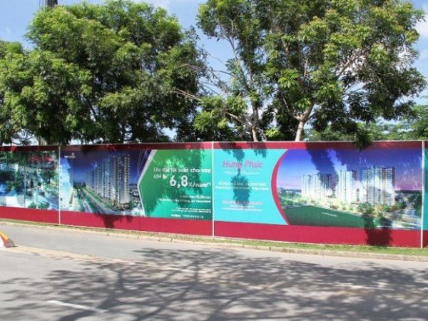 Thi c&ocirc;ng hoarding alu d&aacute;n decal chuy&ecirc;n nghiệp