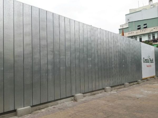 Dự &aacute;n thi c&ocirc;ng h&agrave;ng r&agrave;o c&ocirc;ng tr&igrave;nh l&oacute;t t&ocirc;n căng bạt tại TPHCM