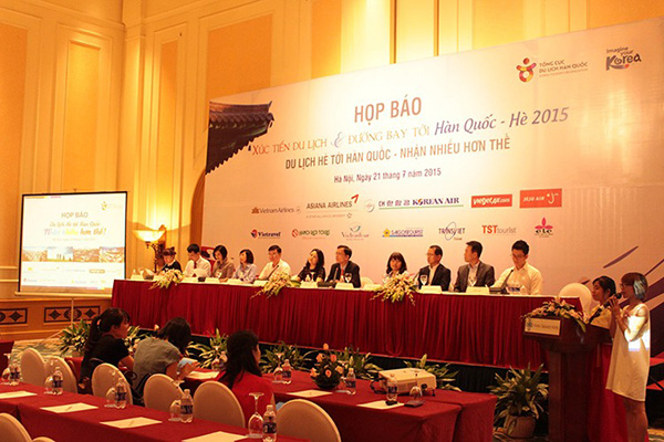 Thi công backdrop họp báo đẹp, giá rẻ