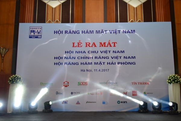 In ấn và thi công backdrop lễ ra mắt tại TPHCM