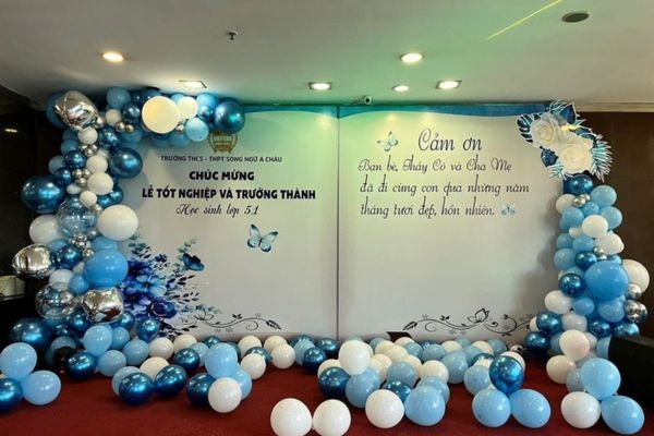 Mẫu backdrop lễ tốt nghiệp sang trọng, ấn tượng