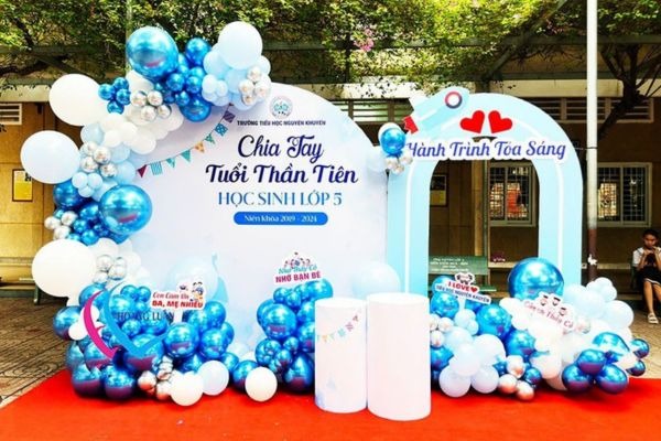 Thi công backdrop lễ tốt nghiệp giá rẻ tại TPHCM
