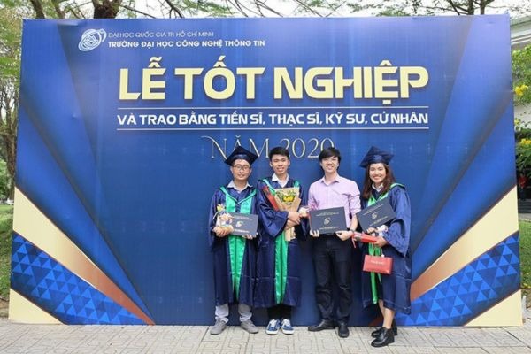 Backdrop lễ tốt nghiệp chất liệu Decal PP