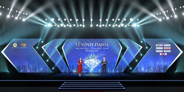 Mẫu backdrop vinh danh bất động sản hoành tráng