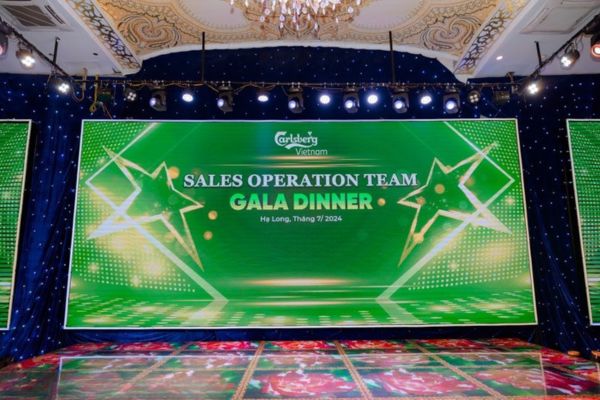 Thi công backdrop gala dinner giá rẻ HCM